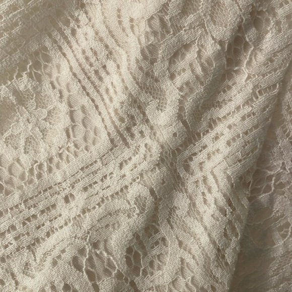 White lacey tank top - Picture 3 of 3